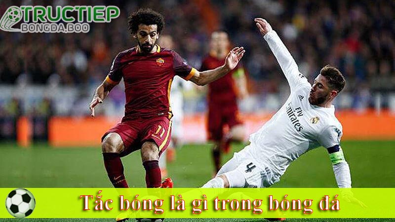 Tắc bóng là gì trong bóng đá 